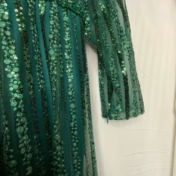 MAC DUGGAL Long Sleeve Sequin Emerald Green Gown - Picture 5 of 12